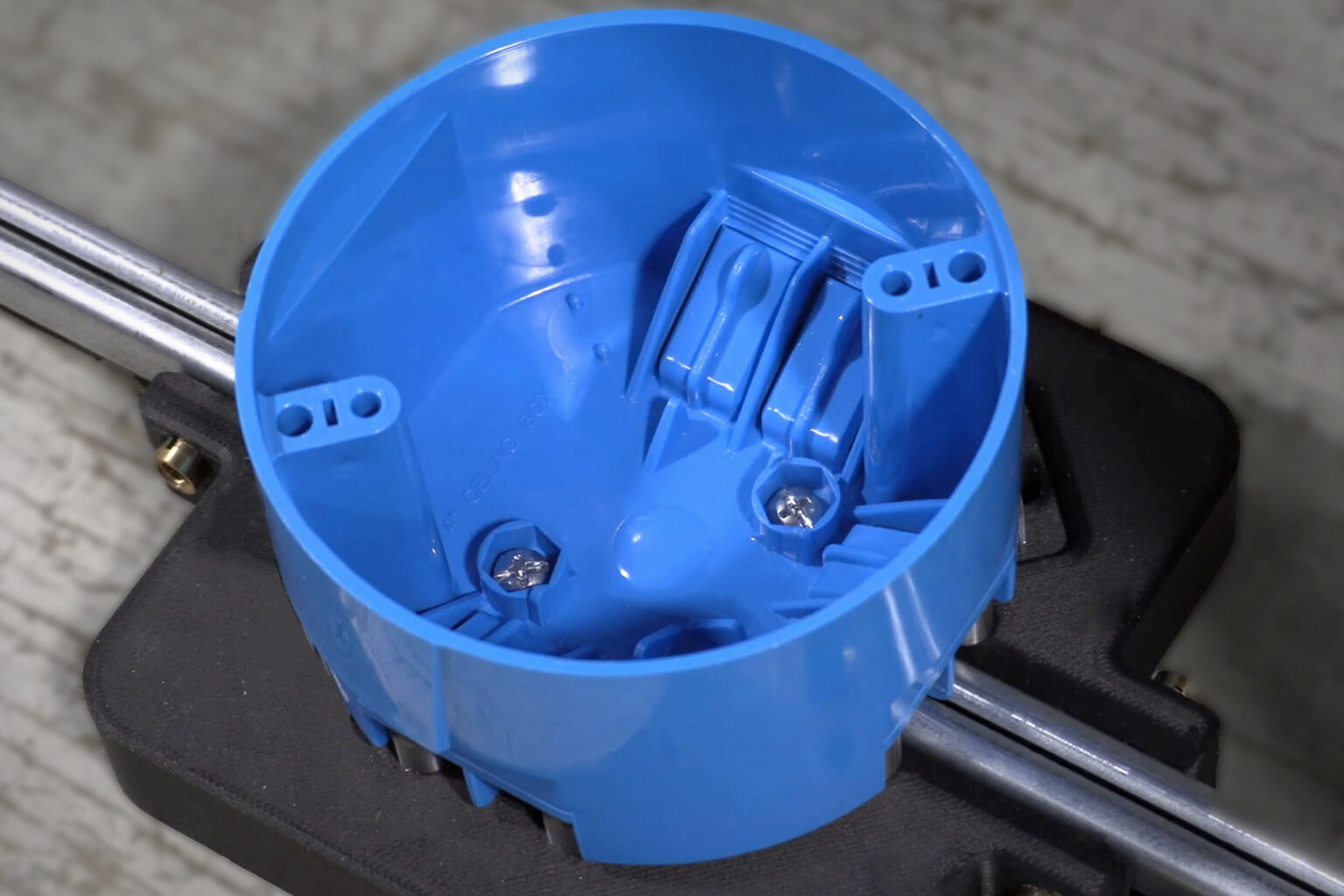 screwdriving-robot-smashes-through-rate-requirements-visumatic